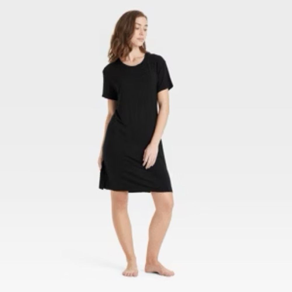 Universal Thread Black V-Neck Top